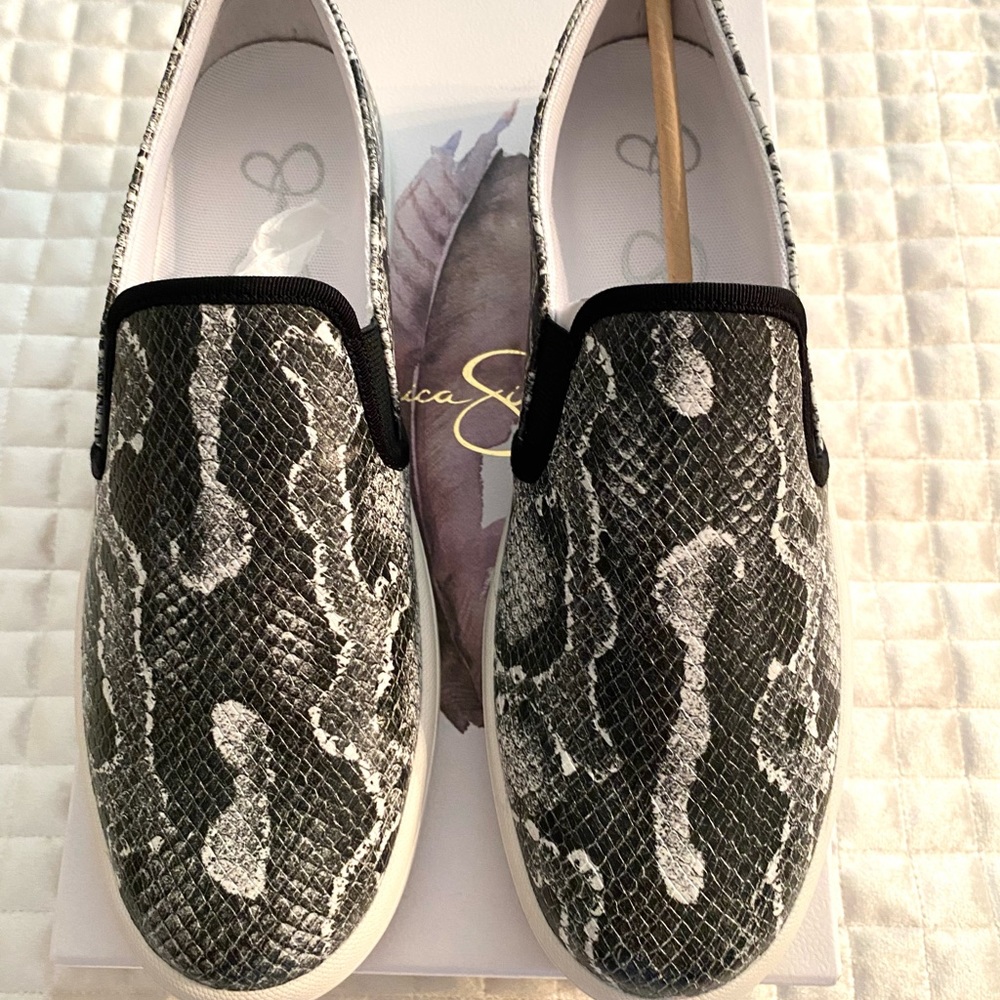 Jessica Simpson Dinellia snake print slip on, 8.5